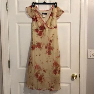 🌸Off white summer floral dress with cap sleeves